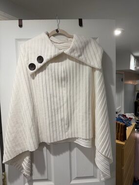 Cream Ribbed Button-Shoulder Women's Sweater Cape